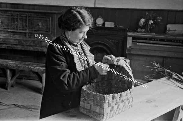 ICA MAKING A DOLLS CRADLE